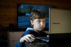 ゲーム業界の転職サイトを比較する際のポイントは？